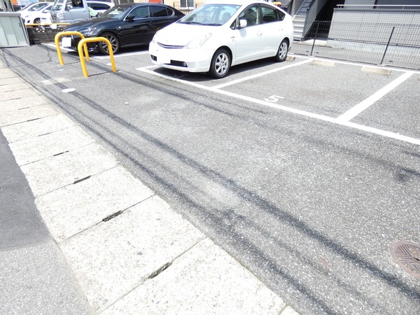 駐車場　敷地内駐車場
