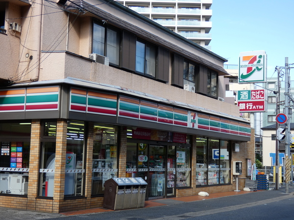 コンビニ　セブンイレブン松戸駅東口店（コンビニ）まで222m