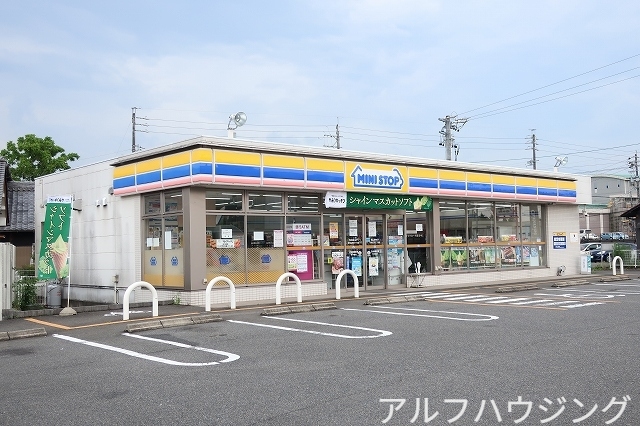 コンビニ　ミニストップ（コンビニ）まで800m