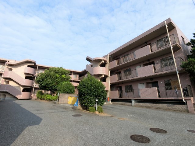 ＪＲ内房線 五井駅 バス乗車時間：10分 最寄りバス停で下車 徒歩1分 築31年