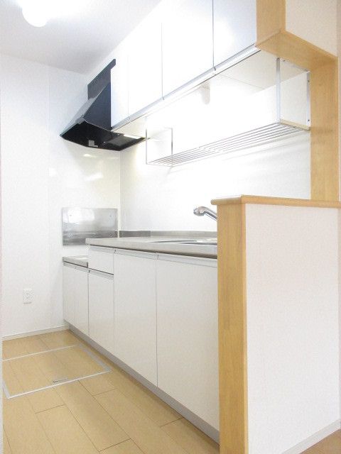 小田急線 鶴川駅 徒歩19分 2階建 築15年のキッチン写真