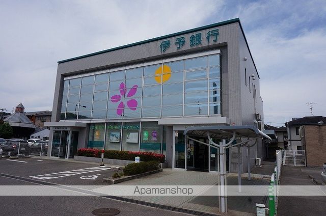 銀行　伊予銀行味生支店（銀行）まで871m