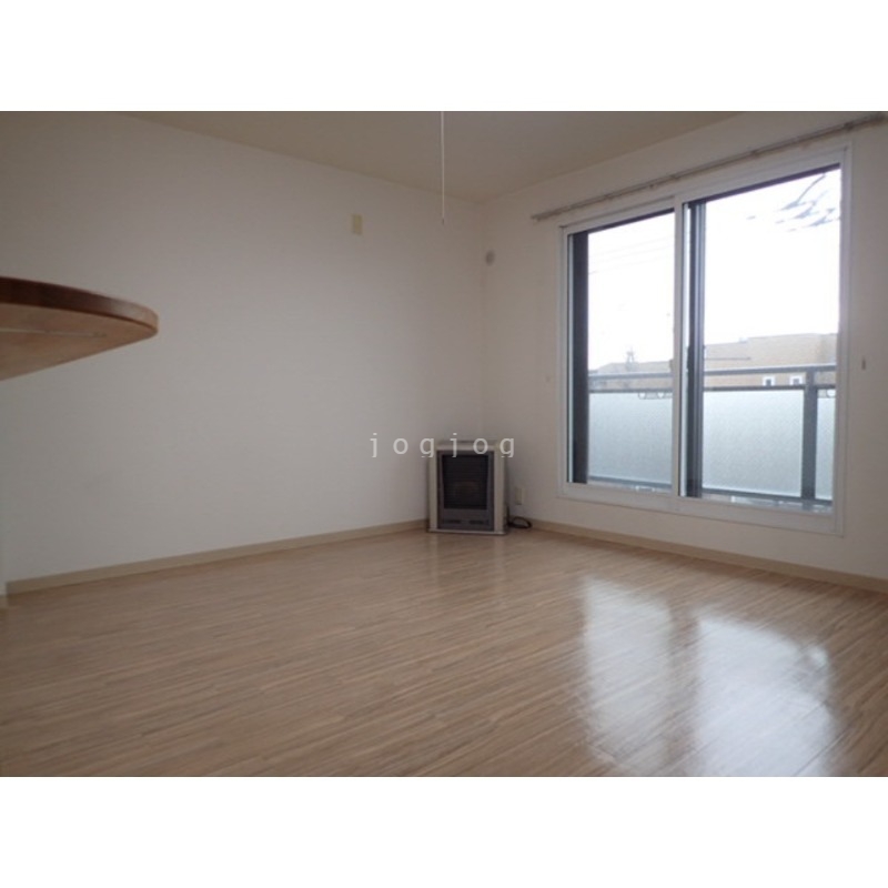 居室・リビング　明るいお部屋になっております！