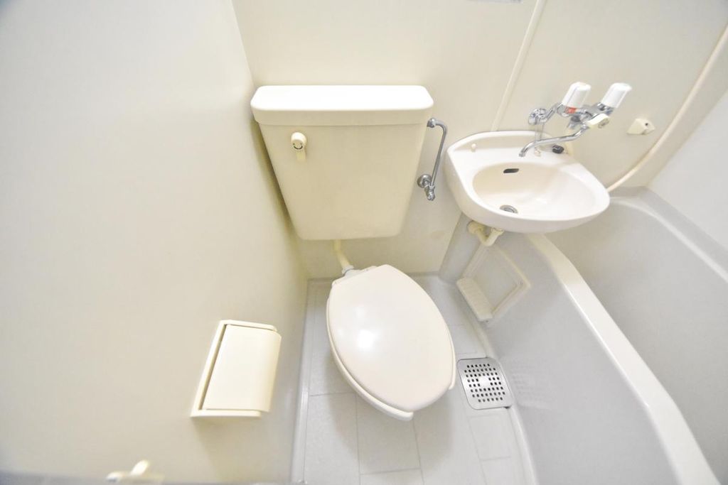 小田急江ノ島線 藤沢本町駅 徒歩13分 8階建 築32年のトイレ写真