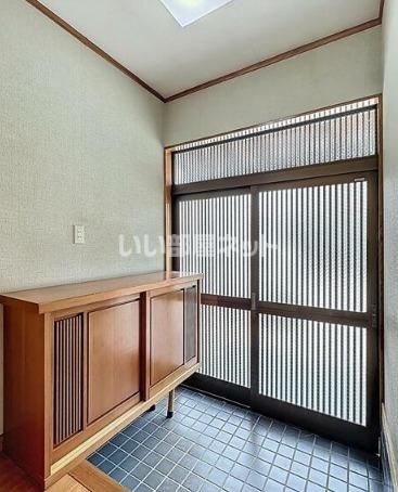 山川町貸家の玄関写真