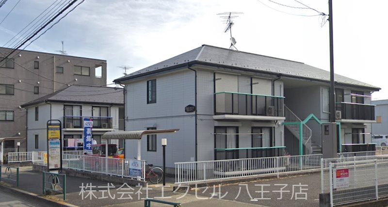 建物外観　便利な高尾街道沿いの物件です。
