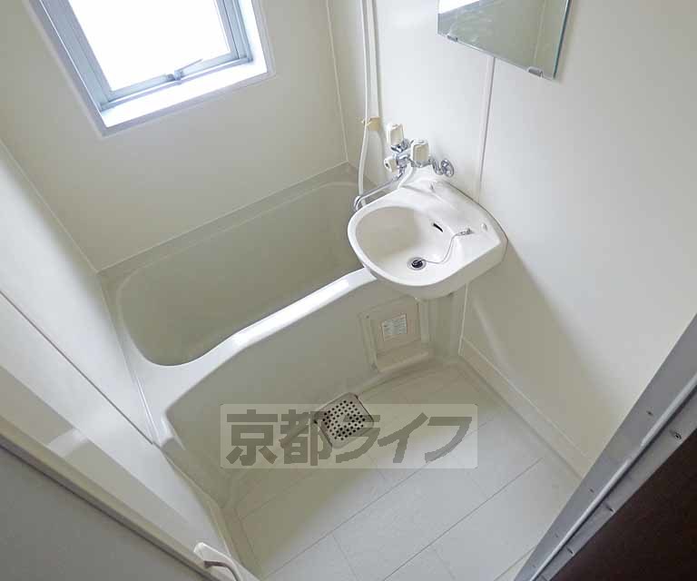 バス・シャワールーム　ゆったりと入ることができるお風呂です。