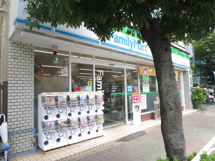 コンビニ　ファミリーマート（コンビニ）まで118m