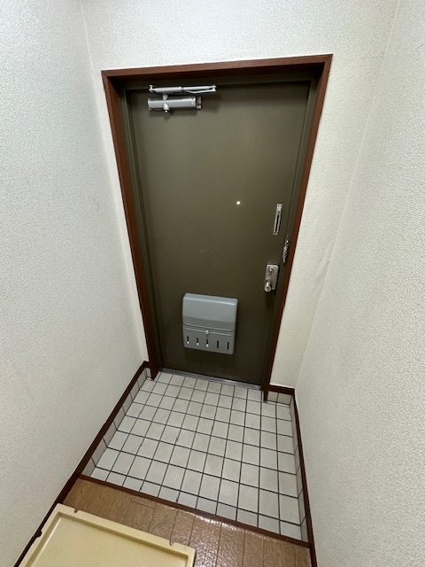 ＪＲ南武線 矢向駅 徒歩8分 3階建 築38年の玄関写真