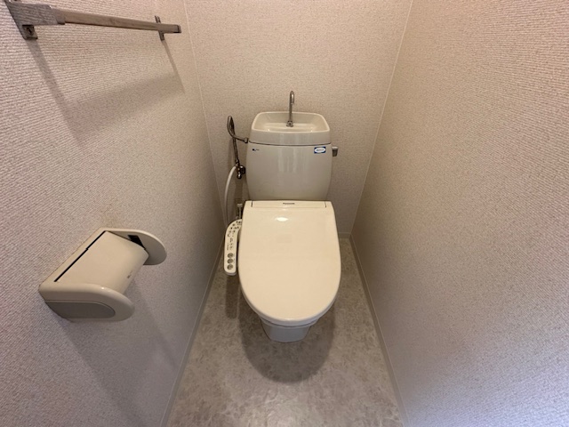 ＪＲ片町線 住道駅 徒歩20分 3階建 築32年のトイレ写真