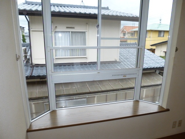 バルコニー　出窓