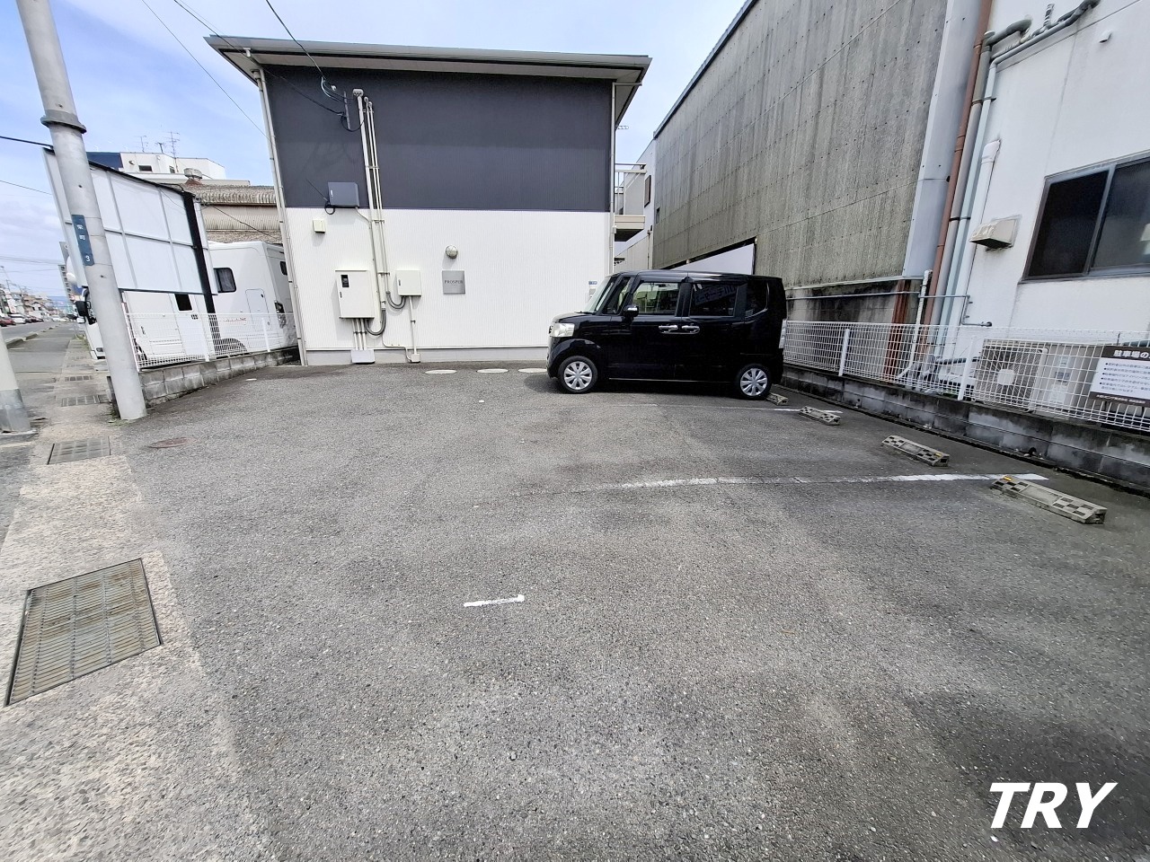 駐車場　敷地内駐車場