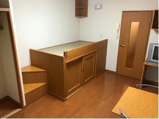 居室・リビング　1Ｆはフローリング　2Ｆは絨毯