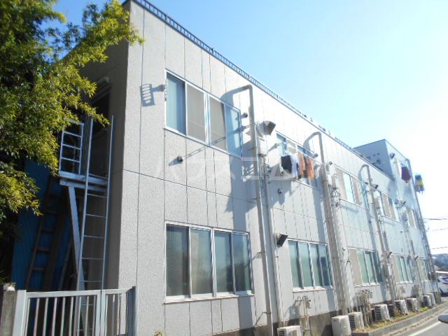 日野市大字上田のマンションの建物外観