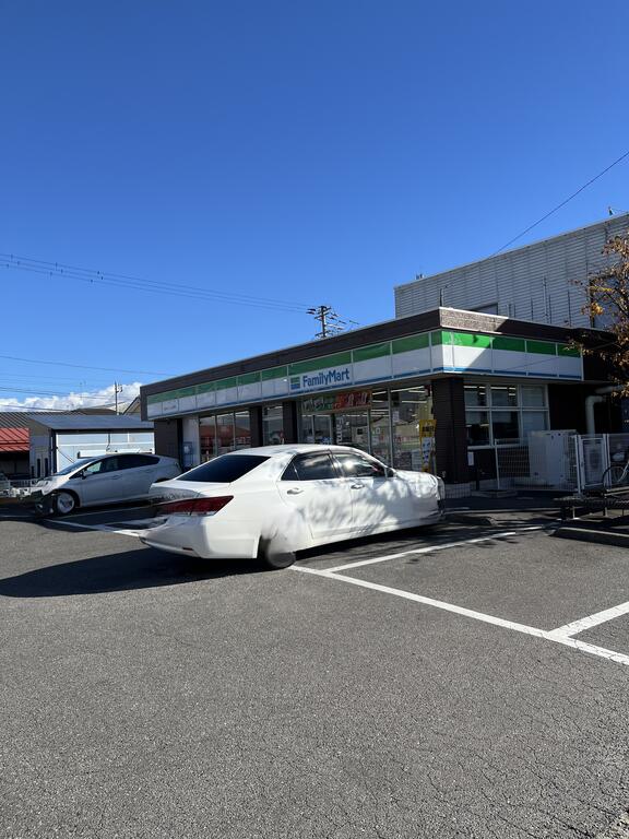 コンビニ　ファミリーマート郡山ゆうしん安積店（コンビニ）まで319m