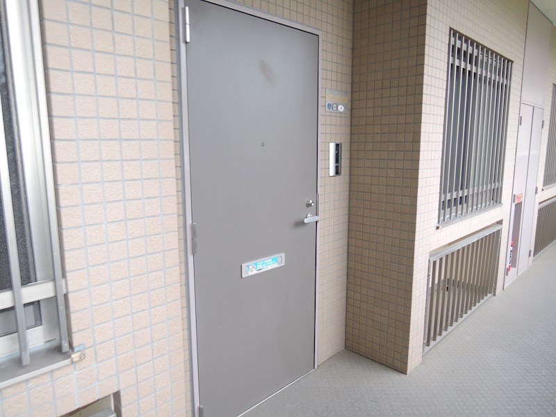 プラザサニーサイドの玄関写真