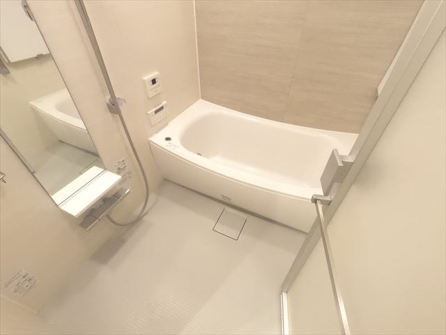 バス・シャワールーム　同物件の別のお部屋の写真です