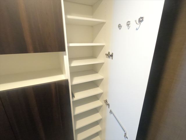 玄関　同物件の別のお部屋の写真です