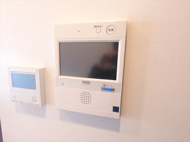 セキュリティ　同物件の別のお部屋の写真です