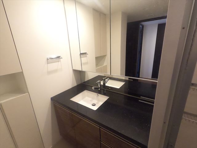 洗面設備　同物件の別のお部屋の写真です