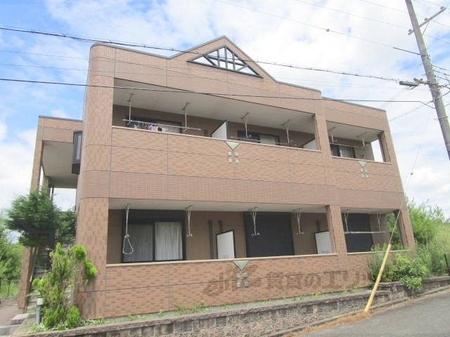 船井郡京丹波町実勢のアパートの建物外観