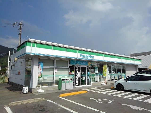 コンビニ　ファミリーマート坂出加茂町店（コンビニ）まで500m