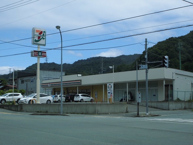 コンビニ　セブンイレブン（コンビニ）まで620m