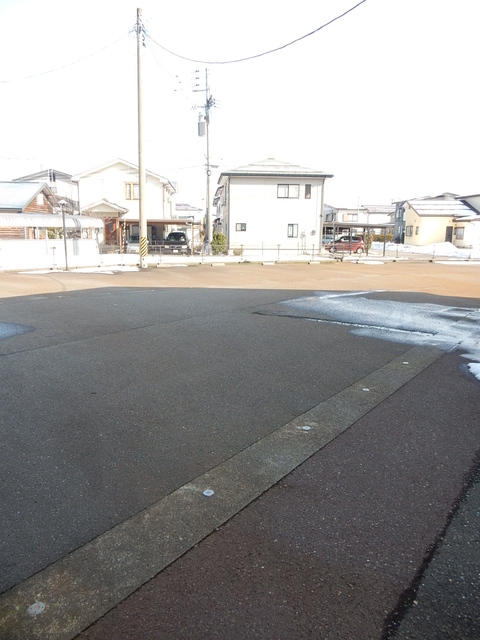 【ロイヤルタウン寺町　壱番館の駐車場】