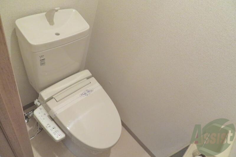 トイレ　温水機能トイレで毎日快適に使用出来ますね。