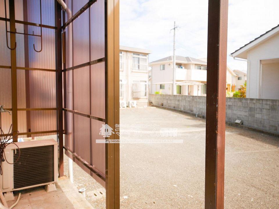 バルコニー　南向きの広々ベランダはお洗濯物もたくさん干せます