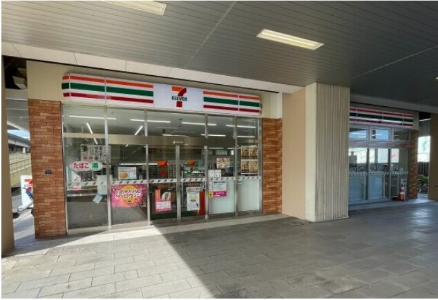 コンビニ　セブンイレブン西高島平駅前店（コンビニ）まで711m