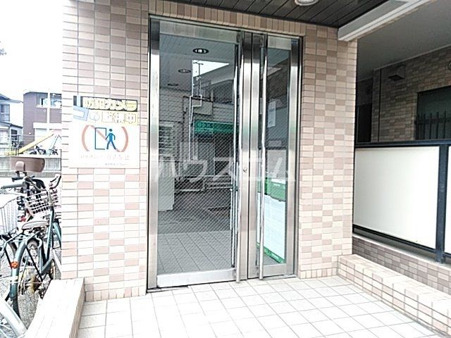 【千葉市稲毛区轟町のマンションのエントランス】