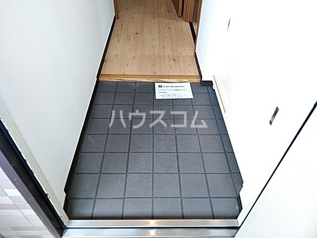 【千葉市稲毛区轟町のマンションの玄関】