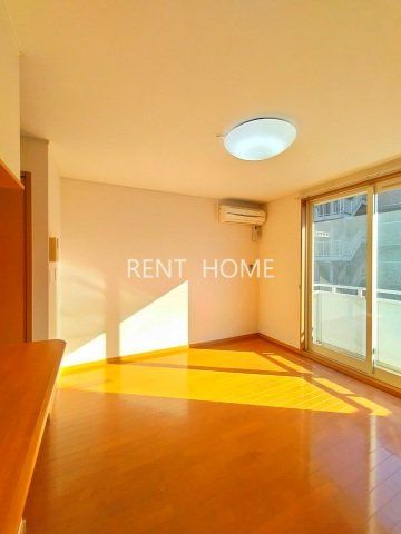 居室・リビング　明るいリビングです。