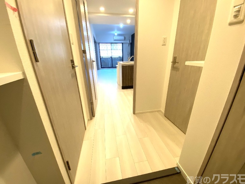 玄関　玄関を一歩入ると・・・こんな感じです。