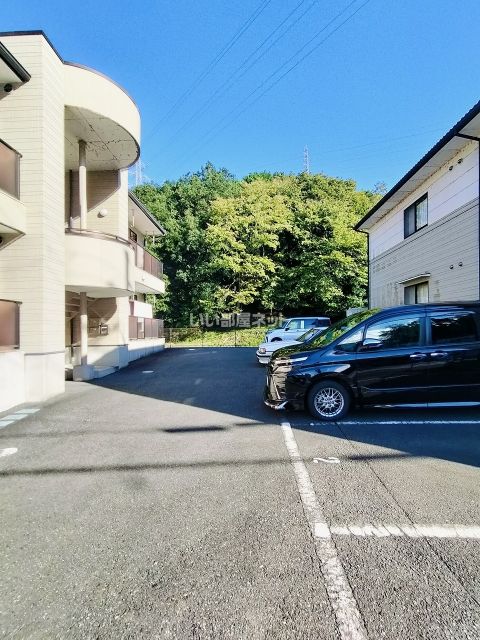 【福知山市石原のアパートの駐車場】