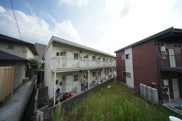 下関市一の宮本町のアパートの建物外観