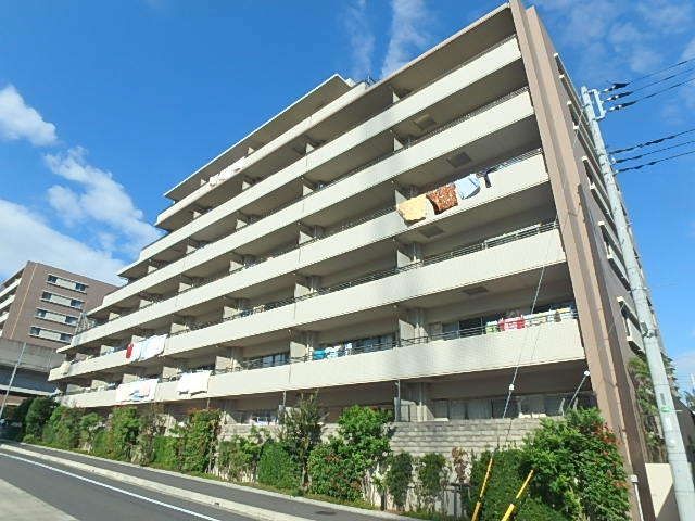 松戸市東松戸のマンションの建物外観