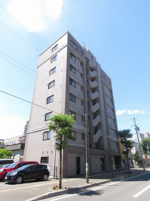 【札幌市白石区東札幌二条のマンションの建物外観】