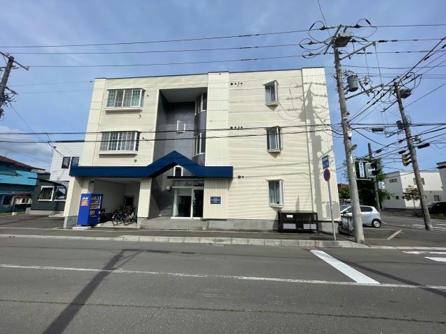 【函館市松川町のアパートの建物外観】