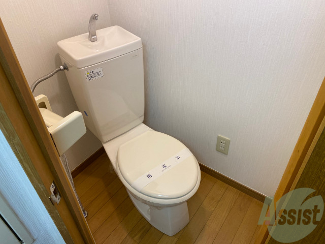 トイレ　トイレはこちらです。十分な広さがございますね