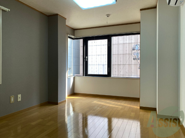 居室・リビング　陽当たり良く、十分に広さのあるお部屋となっております