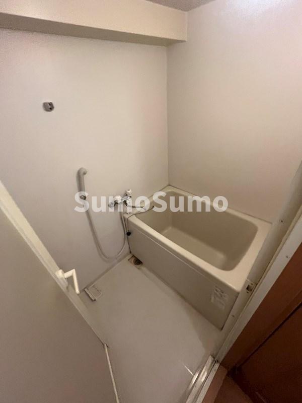 バス・シャワールーム　コンパクトで使いやすいお風呂です