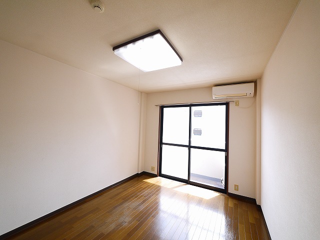 居室・リビング　ゆったりとした居間です