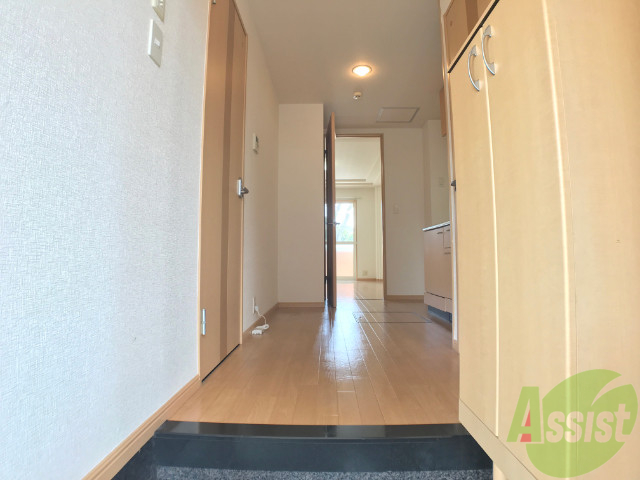 玄関　玄関でございます。毎日の出入りはこちらから。