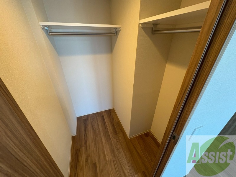 収納　クローゼットは奥行きもあり、荷物が多い方でも安心です。