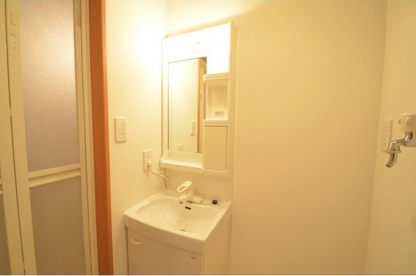 洗面設備　写真は類似です。