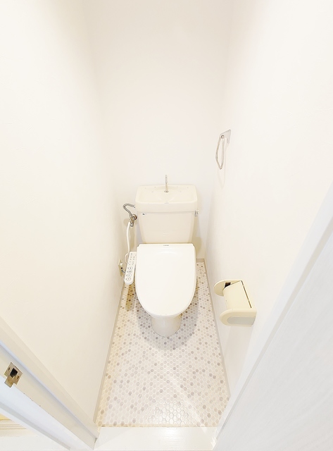 トイレ　暖房便座付きシャワートイレ