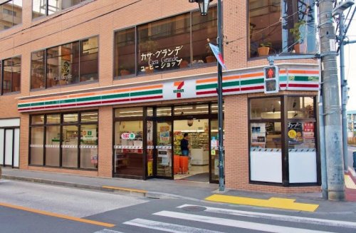 コンビニ　セブンイレブン 小平一橋学園駅前店（コンビニ）まで56m