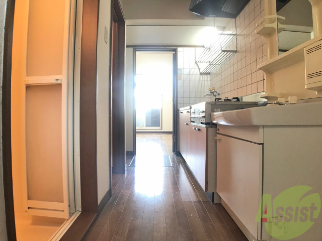 玄関　玄関から撮影しました。明るい印象ですね。